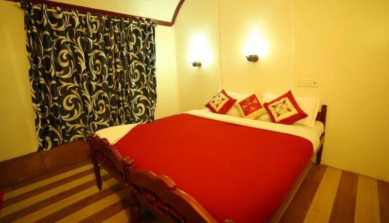 Marina Houseboat, Alleppey 4